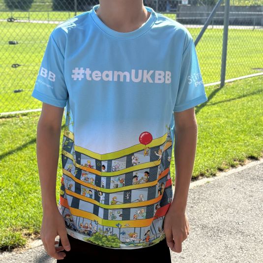 Stiftung Pro UKBB - Boby - Wimmelbuch - Kinderbuch - Bobys grosses Abenteuer - Masskottchen - Spenden - Kinder - Basel - kranke Kinder - Unterstützen - Bär - Steiff-Baer - Teddy